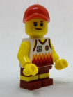 Minifigur City - Gutt med baskett t-skjorte og rød caps	